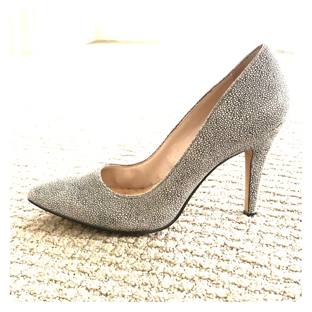Beautiful, modern heels perfect for work and play.